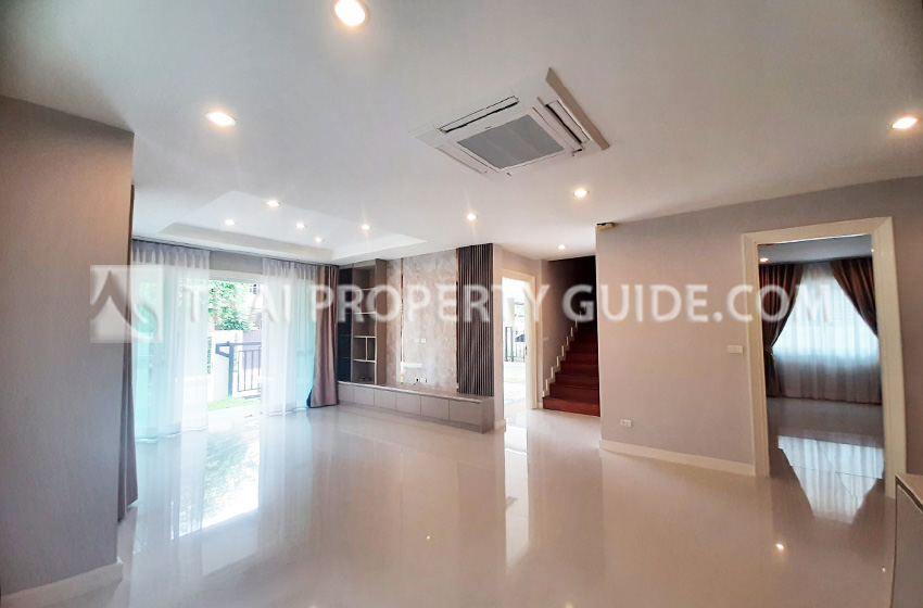 House with Shared Pool in Sukhumvit 